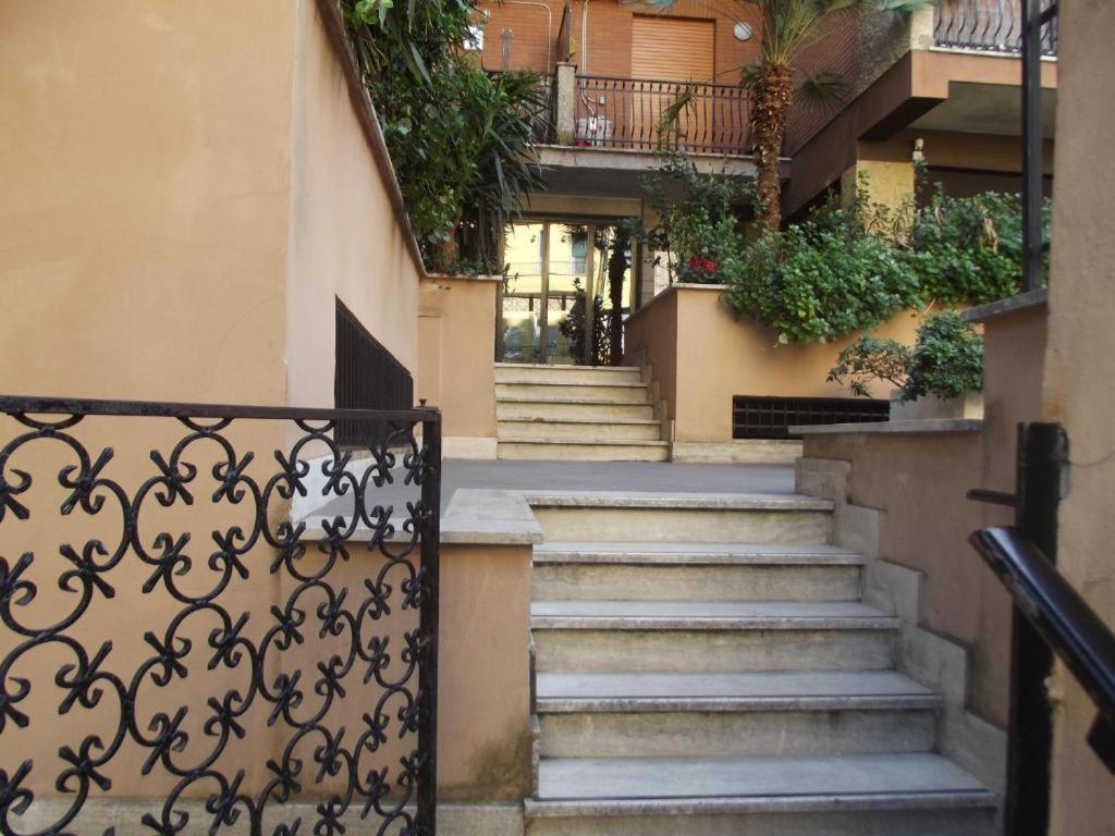 Guest House Domus Gratia Russo روما المظهر الخارجي الصورة